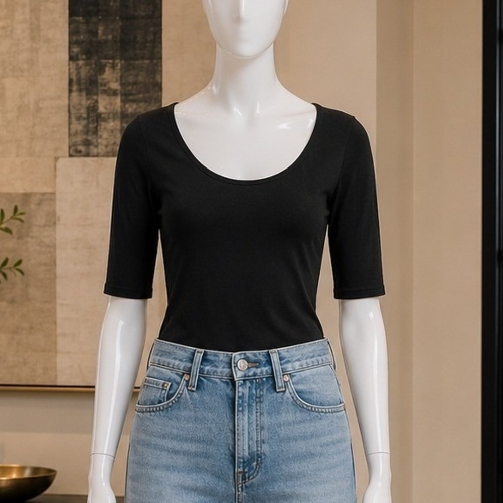 Outdoor Voices Womens T-Shirt Black Scoop Neck Raw Hem Slim Fit S